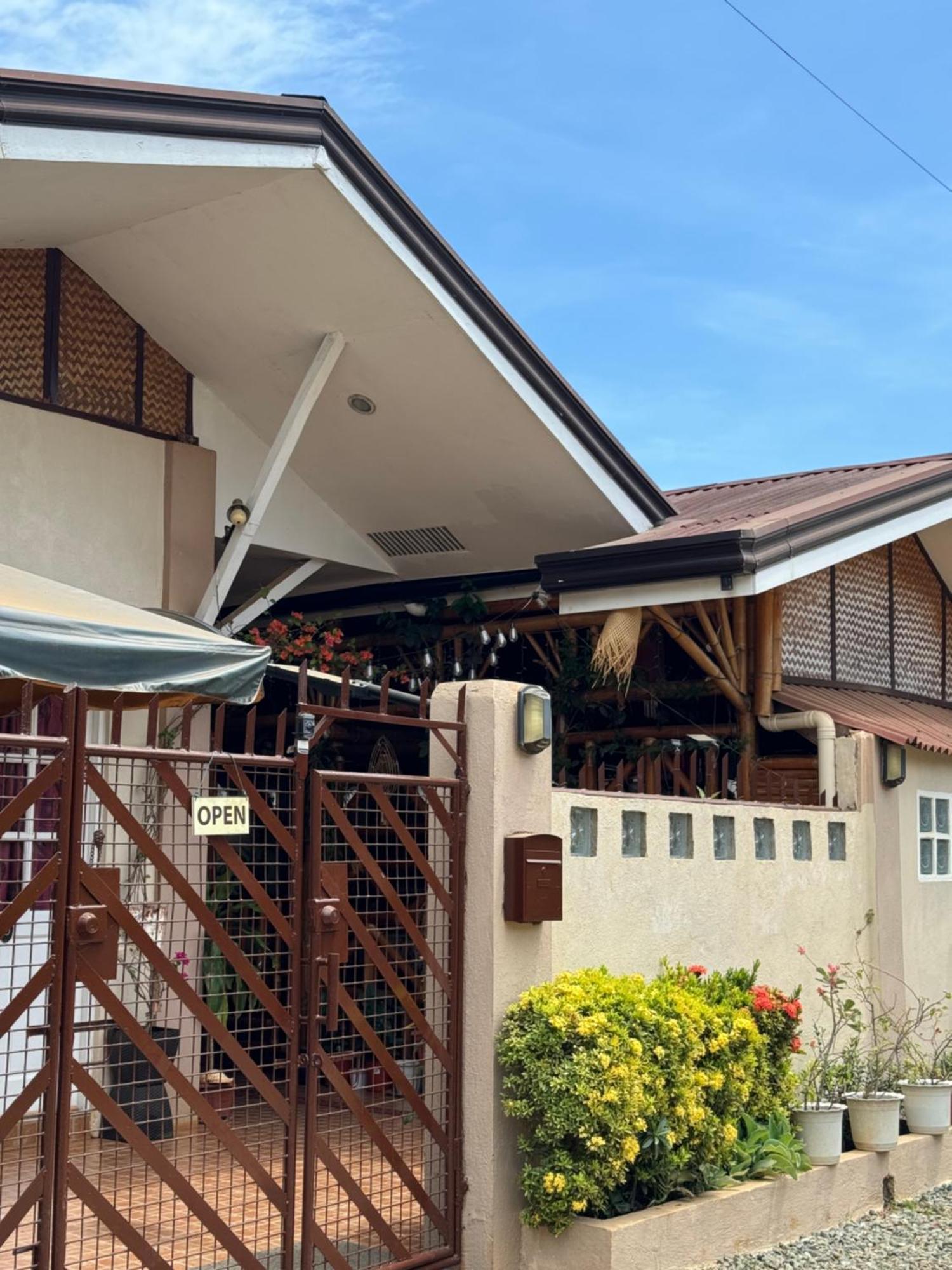 Villa Skanderbeg Guest House Puerto Princesa Dış mekan fotoğraf