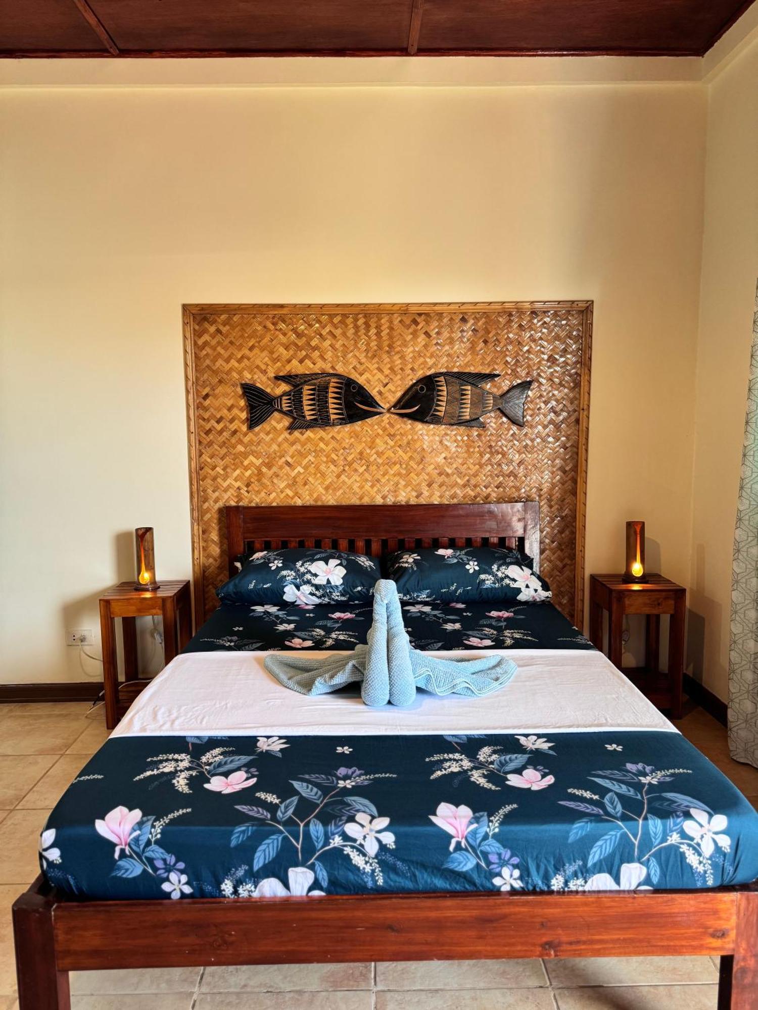 Villa Skanderbeg Guest House Puerto Princesa Dış mekan fotoğraf