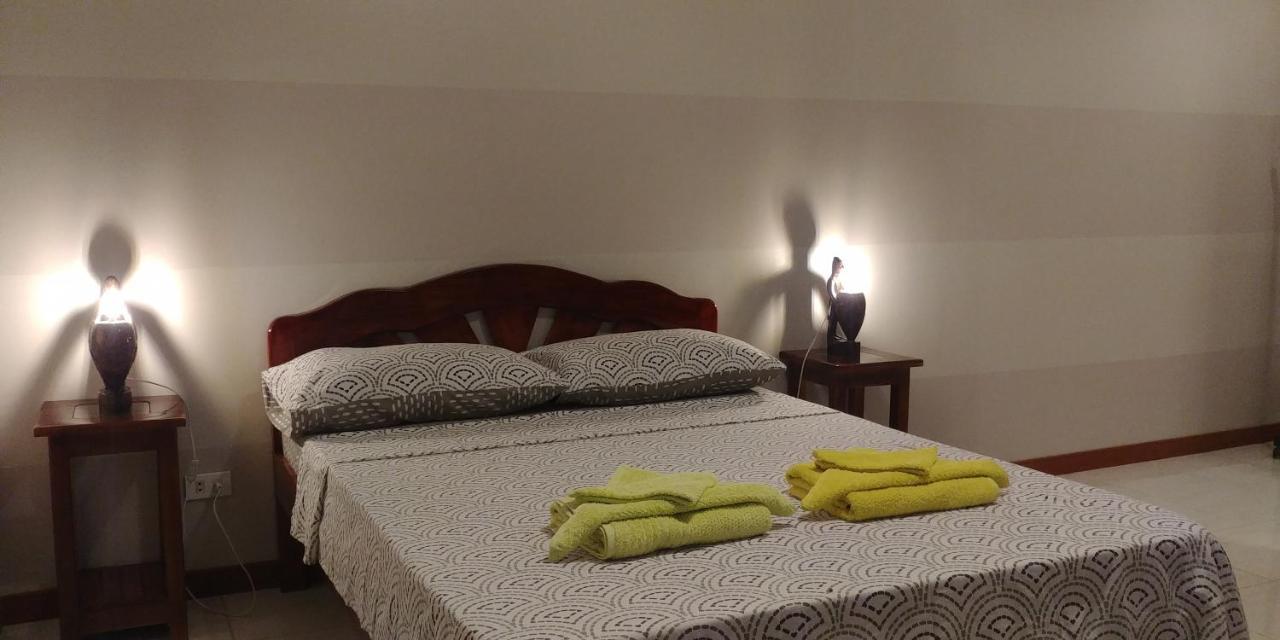 Villa Skanderbeg Guest House Puerto Princesa Oda fotoğraf
